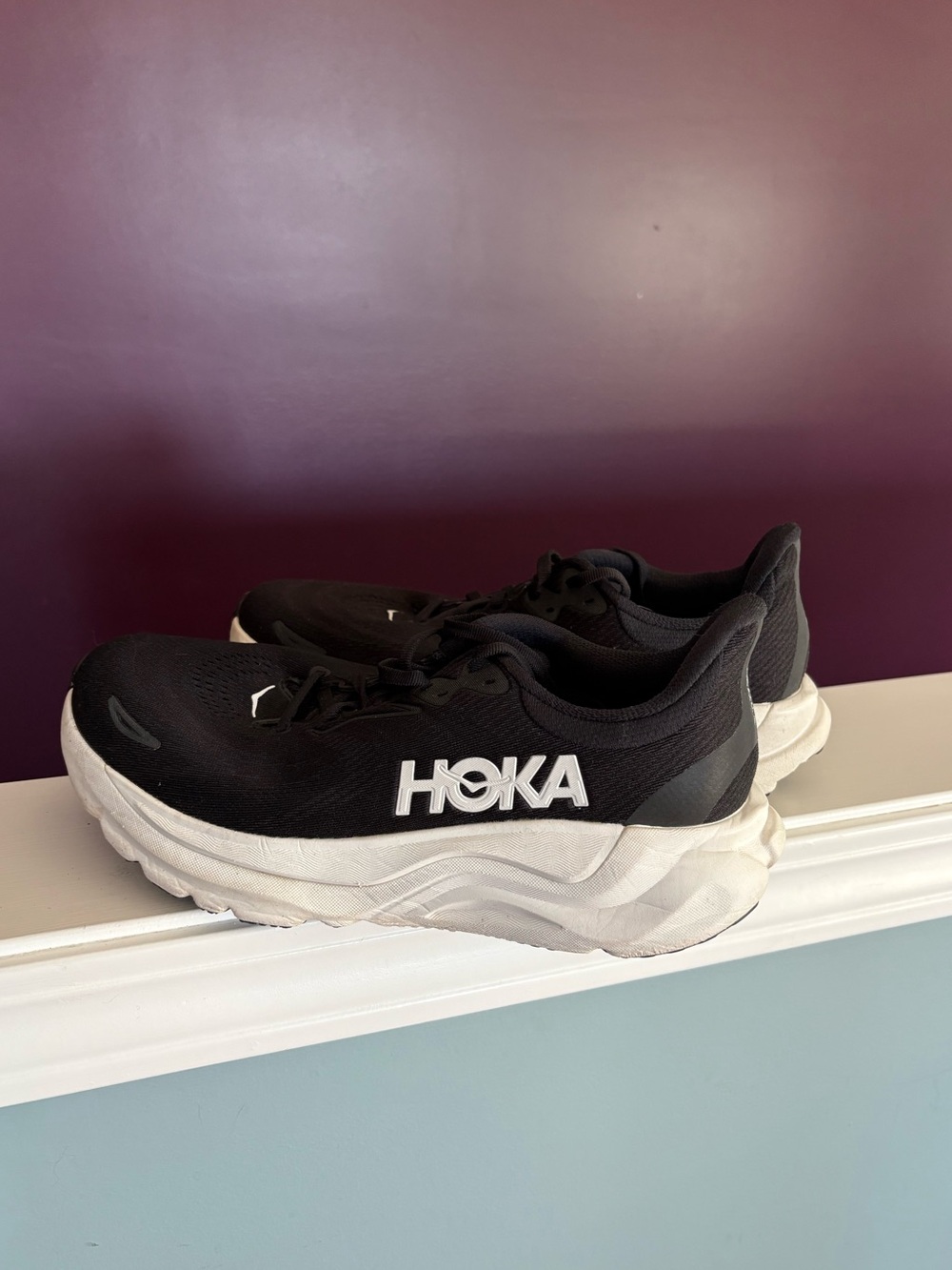 Hoka Arahi Athletic Shoes Black & White Women’s US 9.5